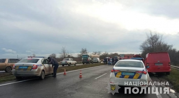 Один человек погиб и шесть пострадали в ДТП на дороге Одесса — Мелитополь
