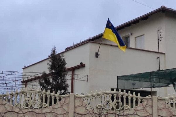 С огромными флагами и гимном: в Одессе празднуют День единения 