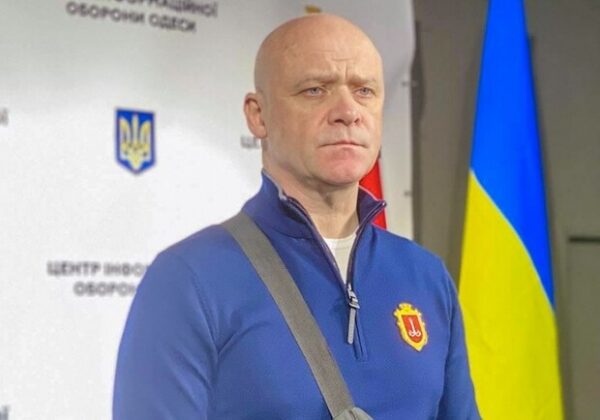 Труханов призвал одесситов, которые эвакуировались, пока не возвращаться Труханов призвал одесситов, которые эвакуировались, пока не возвращаться