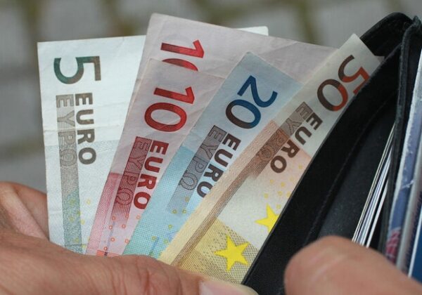 Курс валют в Украине 11 апреля 2023: сколько стоит доллар и евро