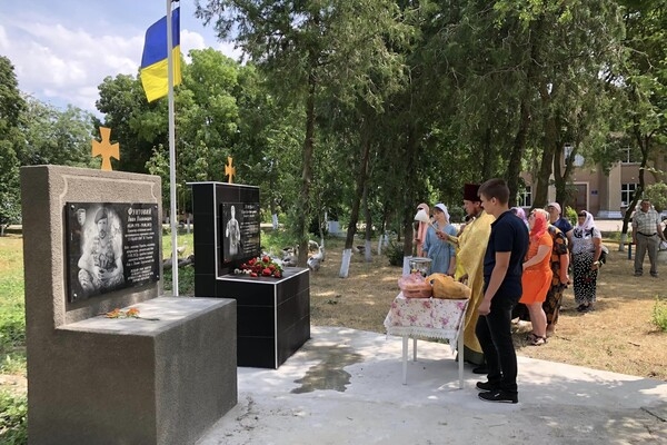 В Одесской области освятили мемориальную доску в честь погибшего воина