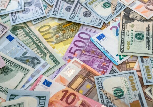 Курс валют в Украине 15 октября 2024: сколько стоит доллар и евро Курс валют в Украине 15 октября 2024: сколько стоит доллар и евро
