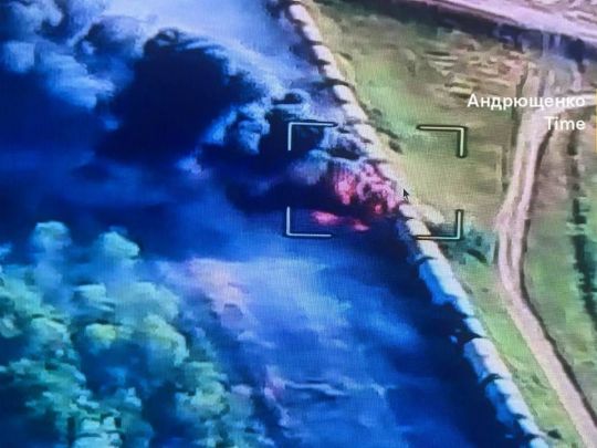 Добре горить: у ГУР показали, як палає російський товарняк із пальним (відео)